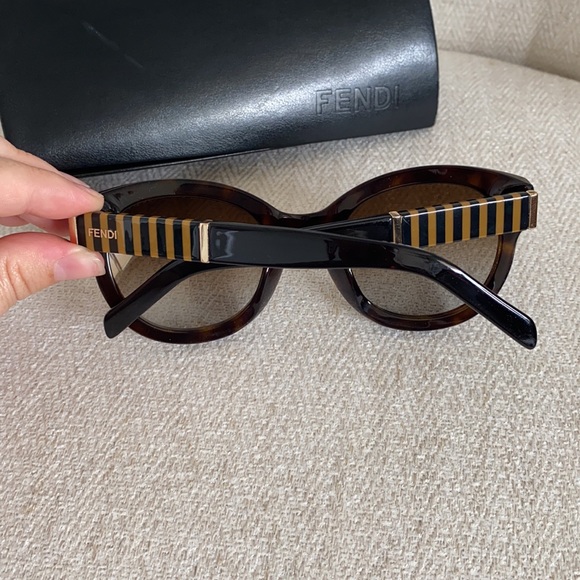 Fendi Sunglasses - Picture 5 of 9